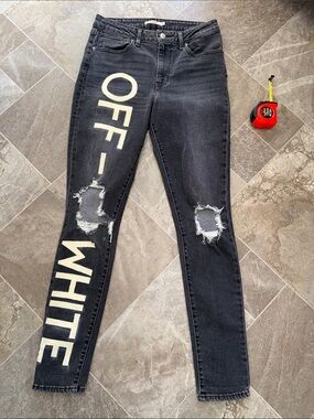Levi’s 721 size 30 Off-White Style Black Distressed Women's Jeans